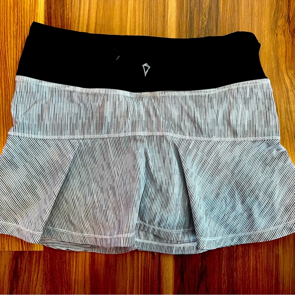 Ivivva(Lululemon Kids)size 8 black & white stripe skirt